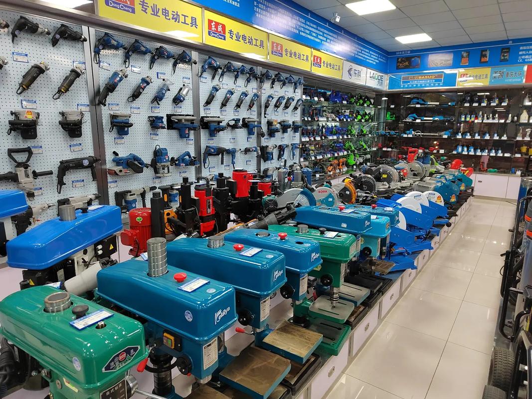 未來(lái)萬(wàn)家五金機(jī)電廣西宜州店 全國(guó)連鎖，誠(chéng)信經(jīng)營(yíng)，專(zhuān)注氣動(dòng)與機(jī)電
